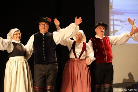 Ples in glasba izpod kamniških planin v izvedbi Folklorne skupine Kamnik in njihovih prijateljev  (34)